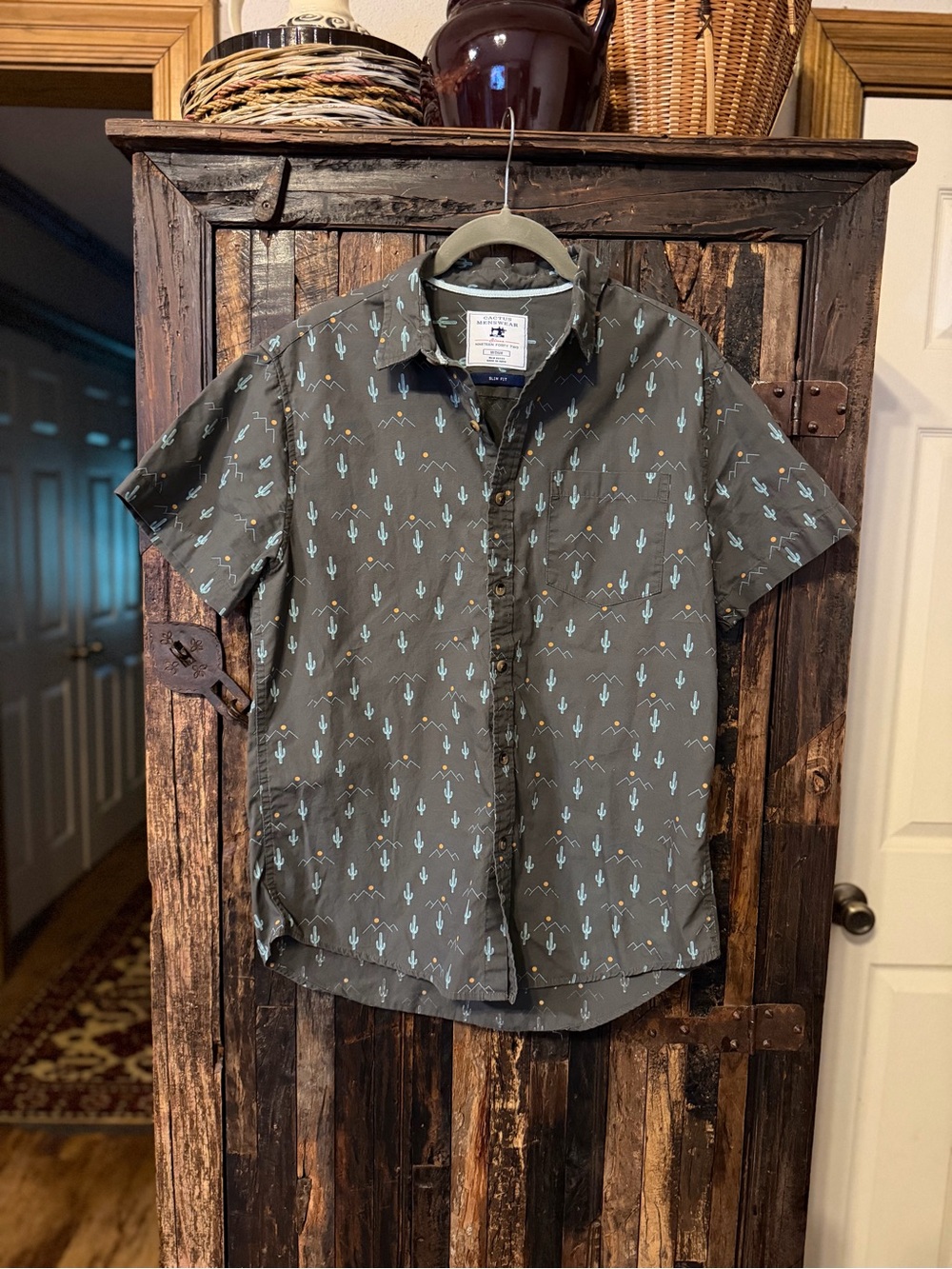Cactus Menswear 1942 Men’s Slim Fit Cactus Desert Print Short Sleeve shirt M
